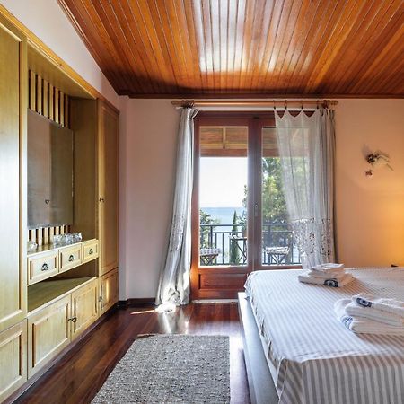 Luna Villa Private Beach Nea Iraklia Exterior photo