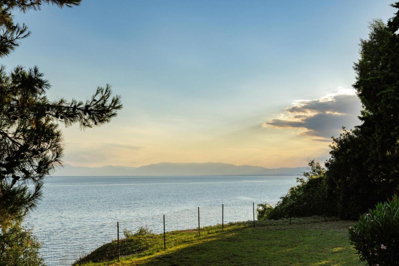 Luna Villa Private Beach Nea Iraklia Exterior photo