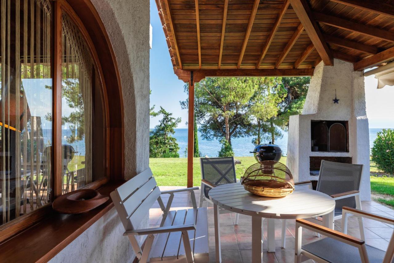 Luna Villa Private Beach Nea Iraklia Exterior photo