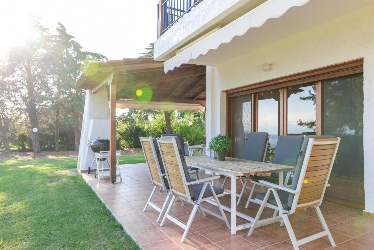 Luna Villa Private Beach Nea Iraklia Exterior photo